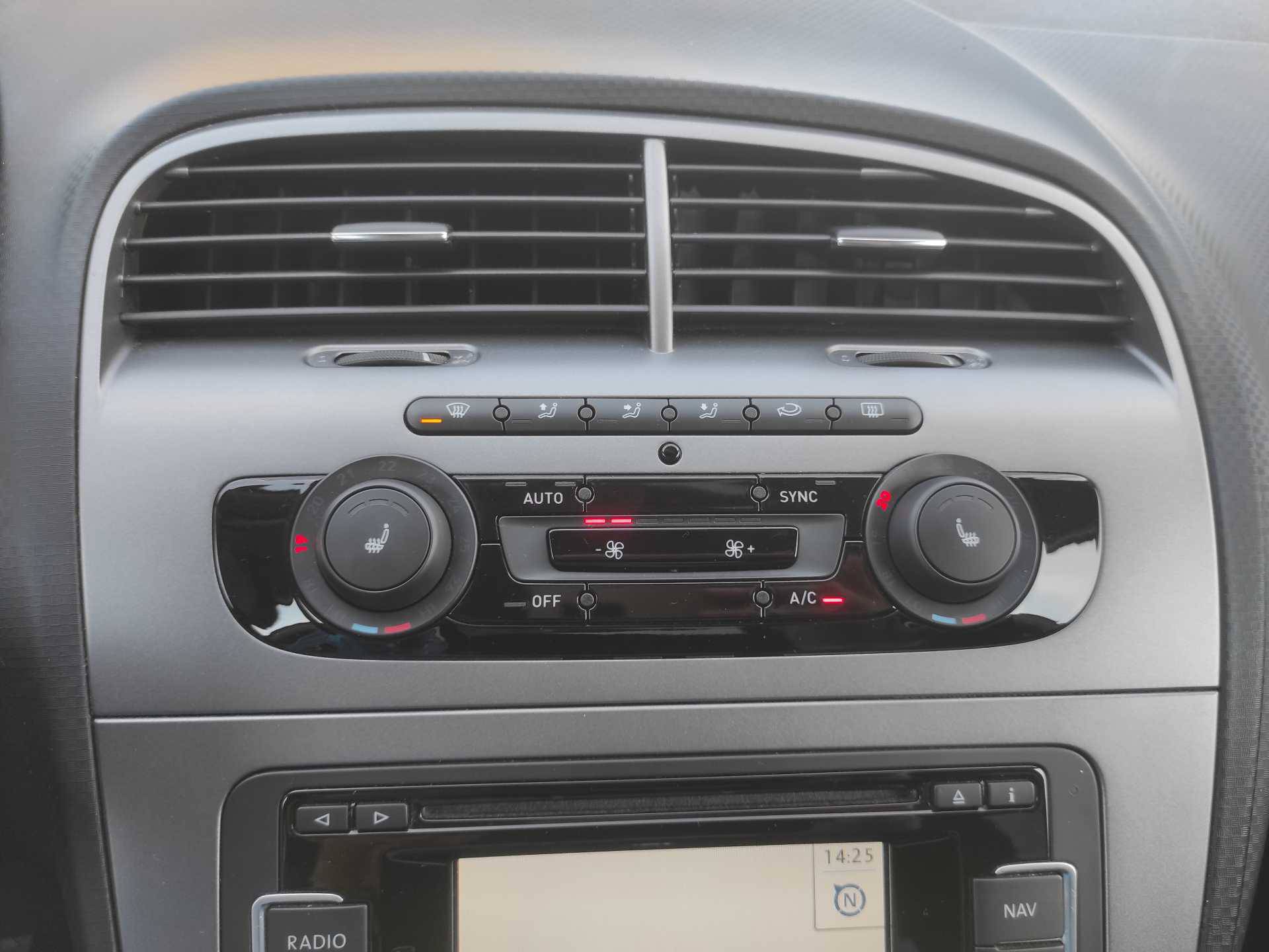 Seat Altea XL 2009-2015 How To Remove Original Radio / Navigation Removal 