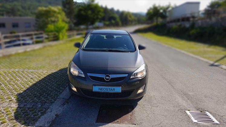 Opel Astra 1,6 Turbo Cosmo