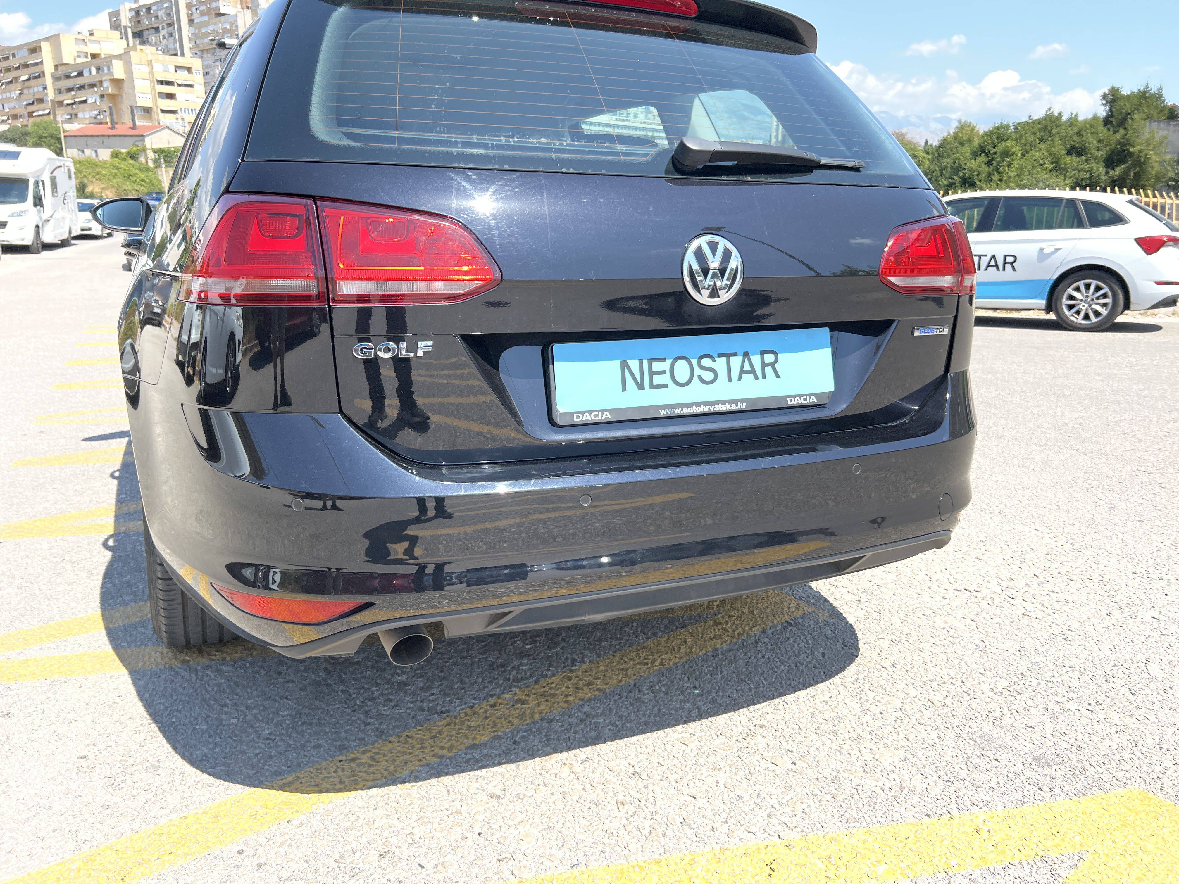 Buy damaged Volkswagen Golf VII Variant Trendline BMT estate car  Netherlands Enschede, TM37551