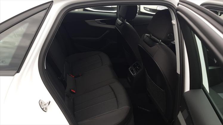 Audi A4 30 TDI Select S tronic
