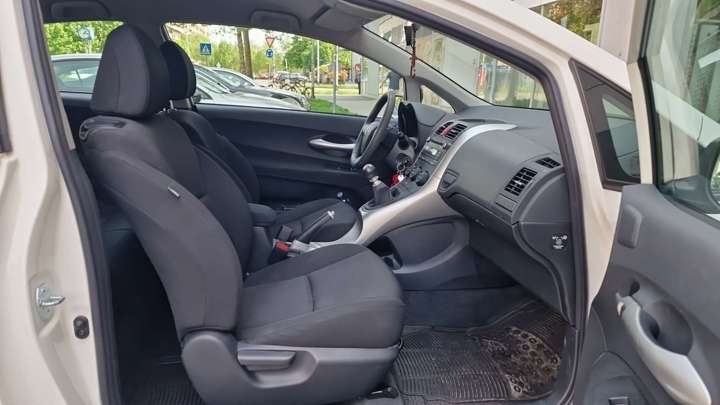 Toyota Auris 1.33 Dual VVT-i 3 vrata