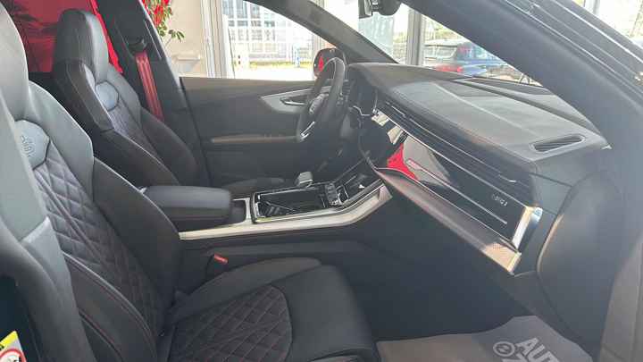 Audi Q8 55 TFSIe quattro tiptronic